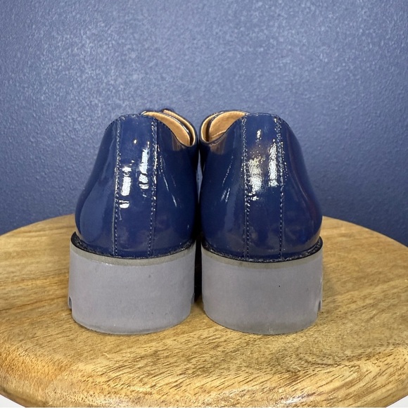 Vionic Women's Navy Patent Leather Lace-Up Loafers, Size 7 (unmarked) - Picture 3 of 8